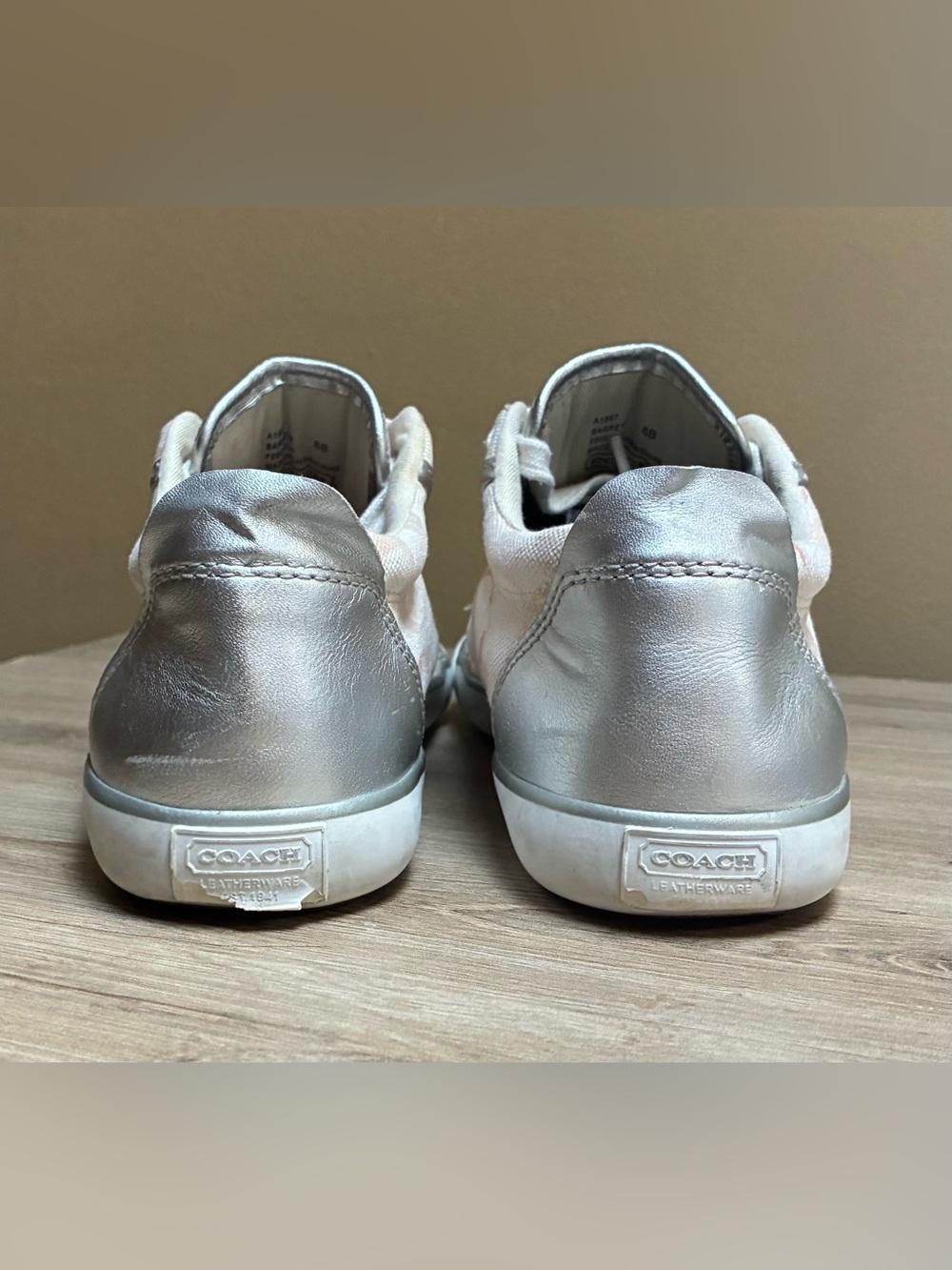 Coach Barrett Sneakers Feat. Signature C in silver/Peach - Picture 2 of 7
